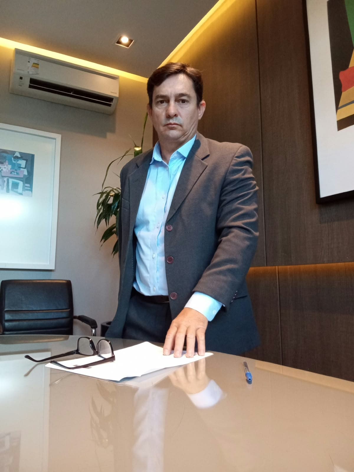 Sérgio Fernando em seu escritório